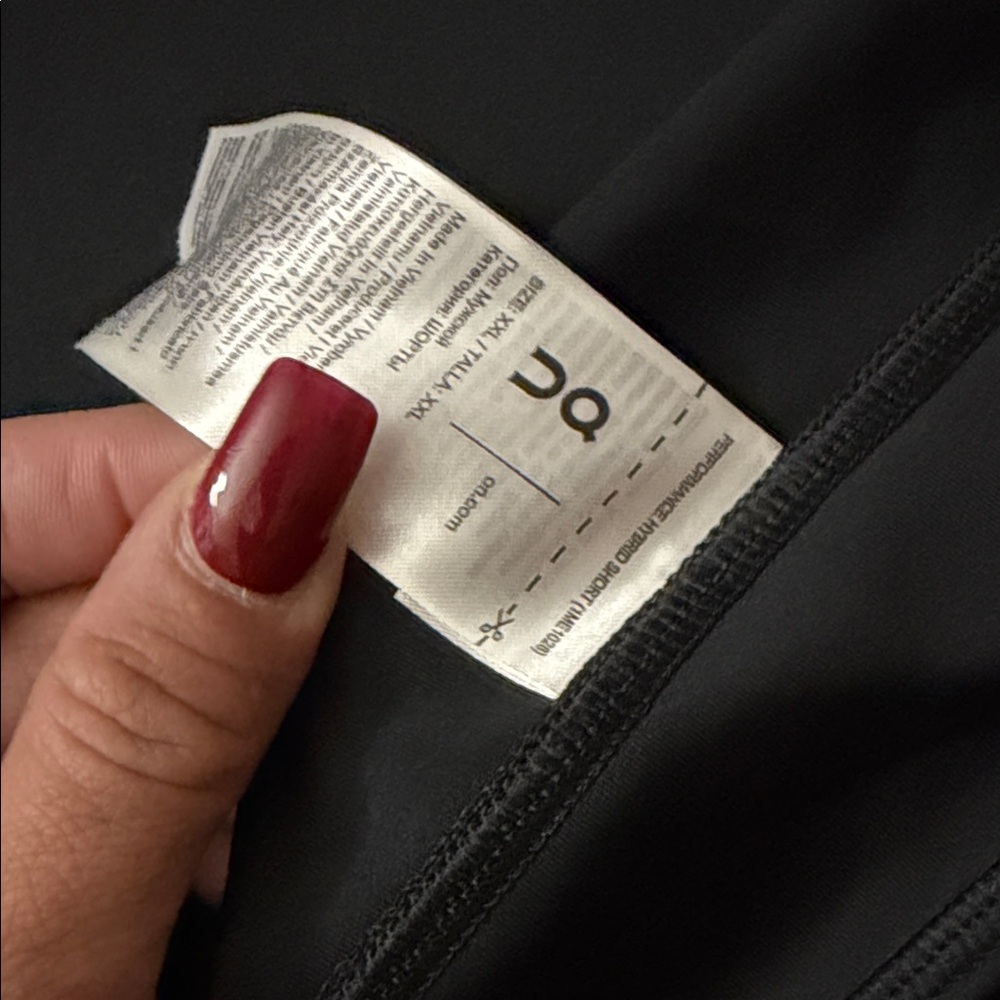 On Men's Black Performance Shorts BNWOT $90retail - Picture 6 of 11